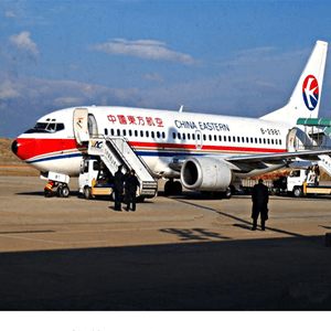 南宁空运公司航空快运业稳步发展的原因是什么？